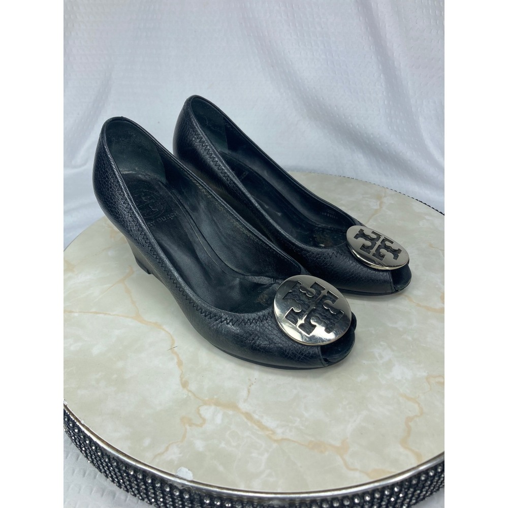 Tory Burch Sally Peep Toe Wedge Womens 5.5 Black Leather Silver Logo Medallion
